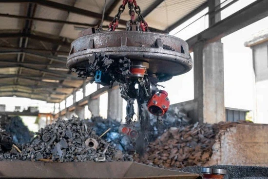 Suspended magnet application Suspended magnet application